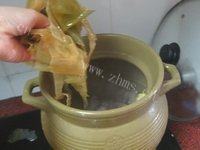 美味的玉米海带排骨汤做法图解5)