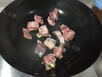 玉盘珍馐的土豆烧排骨的做法图解三
