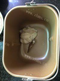 自制香葱肉松面包卷做法图解2)