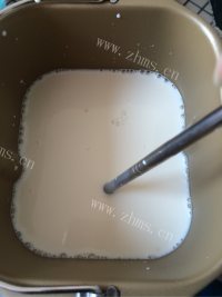 自制草莓酸奶做法图解6)