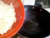 家常菜青椒炒土豆片做法图解5)