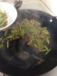 香甜可口的蒜苔肉片做法图解9)