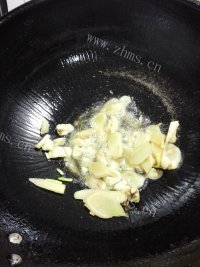 美味魔芋香烤鱼做法图解14)
