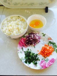 好吃的咖喱炒饭做法图解1)