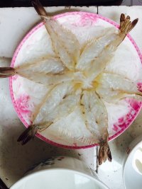 美味的蒜蓉大虾粉丝做法图解7)