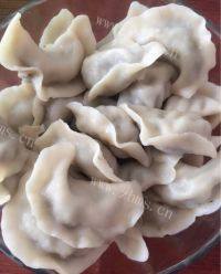 美味的香椿大肉饺做法图解4)