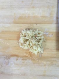 美味的门钉肉饼做法图解2)