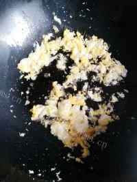 鲜嫩美味的包菜豆芽蛋炒饭做法图解2)