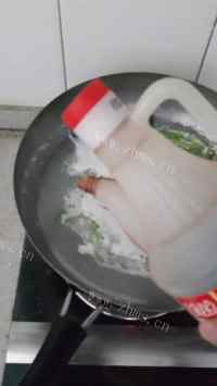 美味的菠菜鸡蛋面做法图解3)