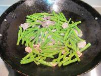 家常菜豆角炒瘦肉做法图解10)