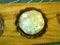 自制广式莲蓉蛋黄月饼做法图解14)