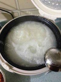 美味早餐皮蛋瘦肉粥做法图解9)