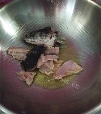 美味的水煮乌鱼片做法图解7)