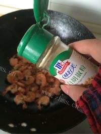 美味的椒盐基围虾做法图解8)