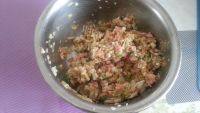 自制酸菜猪肉水饺做法图解9)