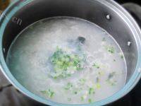 十分诱人的皮蛋瘦肉粥做法图解6)