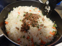 美味的肉末炒饭做法图解10)