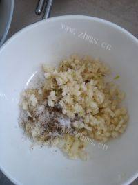 美味的蒜茸开边虾做法图解6)