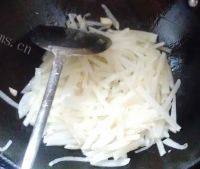 常吃不腻的萝卜丝炒肉做法图解9)