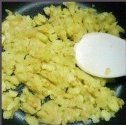 自制土豆泥培根卷做法图解4)
