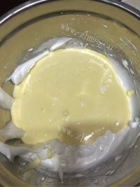 自制蔓越莓戚风蛋糕做法图解8)