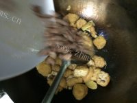 补肾养血豆卜炒肉丁做法图解8)