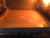 自制草莓奶油蛋糕卷做法图解12)