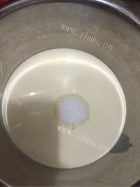 自制草莓奶油蛋糕卷做法图解16)