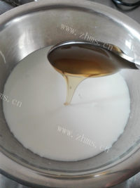 好吃不腻的牛奶沙冰做法图解2)