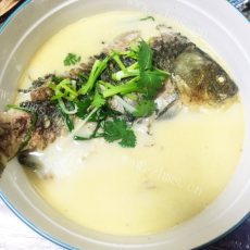 玉盘珍馐的鲫鱼汤