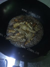 红烧小黄鱼做法图解3)