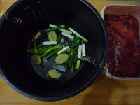 美味的电饭锅版叉烧肉做法图解12)