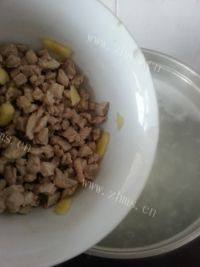 美味早餐皮蛋瘦肉粥做法图解5)
