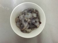 自制鲜虾披萨做法图解5)