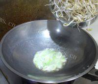 家常菜素炒绿豆芽做法图解7)