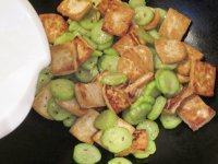 家常菜丝瓜炒豆腐做法图解7)