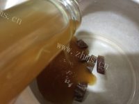 美味的莲蓬排骨汤做法图解2)