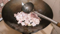 荞菜炒肉做法图解3)
