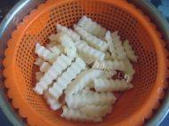 家常菜孜然土豆条做法图解1)