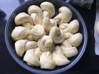 美味椰香花型面包做法图解14)