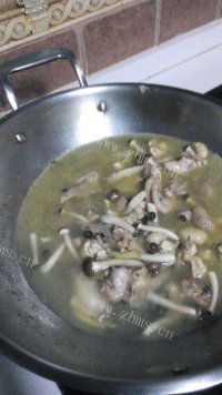 美味的小鸡炖蘑菇做法图解4)