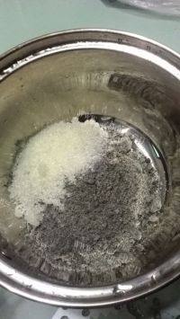 简易的核桃黑芝麻糊做法图解3)