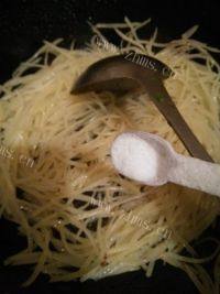 自制醋溜土豆丝做法图解4)