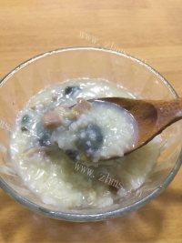 皮蛋瘦肉粥做法图解5)