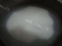 十分诱人的皮蛋瘦肉粥做法图解3)