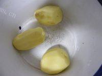 家常菜孜然土豆丝做法图解1)