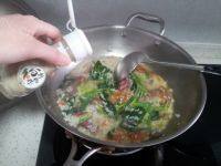 健康美食之番茄牛肉菠菜烫饭做法图解11)