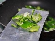 美味的青椒银鱼做法图解3)