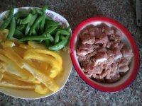 口感饱满的菜椒炒肉做法图解1)