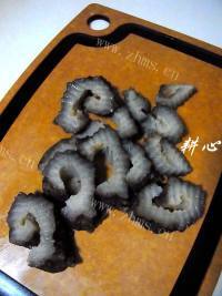 鲜美的蒜仁海参鸡汤做法图解5)